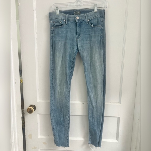Mother Denim LOOKER ANKLE FRAY
WASH JUST A LITTLE WHITE LIE Size 27 $220 - Picture 1 of 5